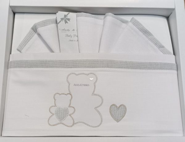 Lenzuola Culla – Completo Letto - Ricamo Orsetto Grigio - Handy & Helen