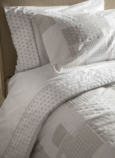 Cozyide Set Copripiumino Matrimoniale Bianco In Microfibra Seersucker - 3 Pezzi Con Cerniera E Lacci (203x228 Cm + 2 Federe 50x66 Cm)