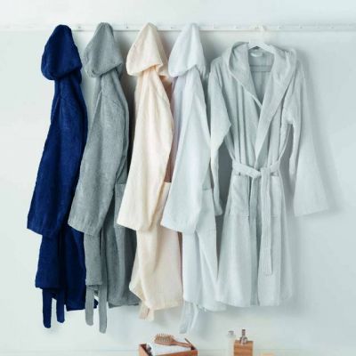 Accappatoio in Microspugna con Cappuccio di Minimo Ingombro - Travel  – in diverse varianti di colore -  Somma